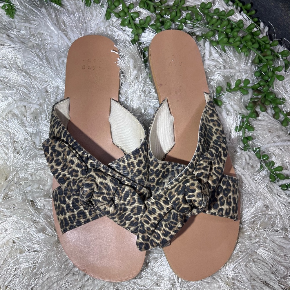 -🌸5/$25🌸A New Day Leopard Printed Bow Detail Slide On Flip Flops Size 7.5 - Picture 4 of 13